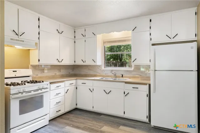 $295,000 | 907 Apple Street, Fredericksburg, TX 78624