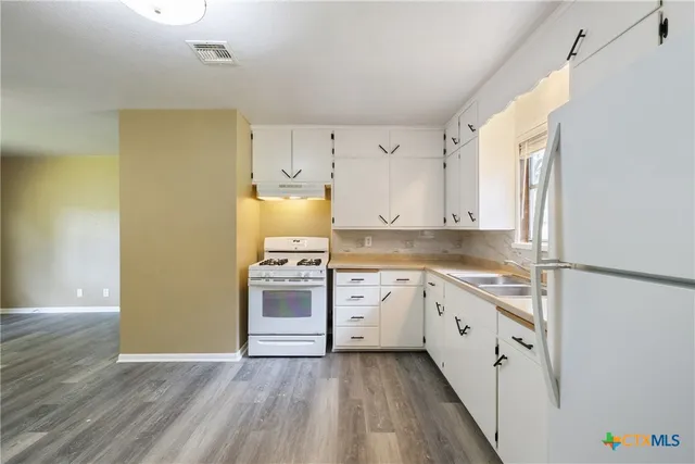 $295,000 | 907 Apple Street, Fredericksburg, TX 78624