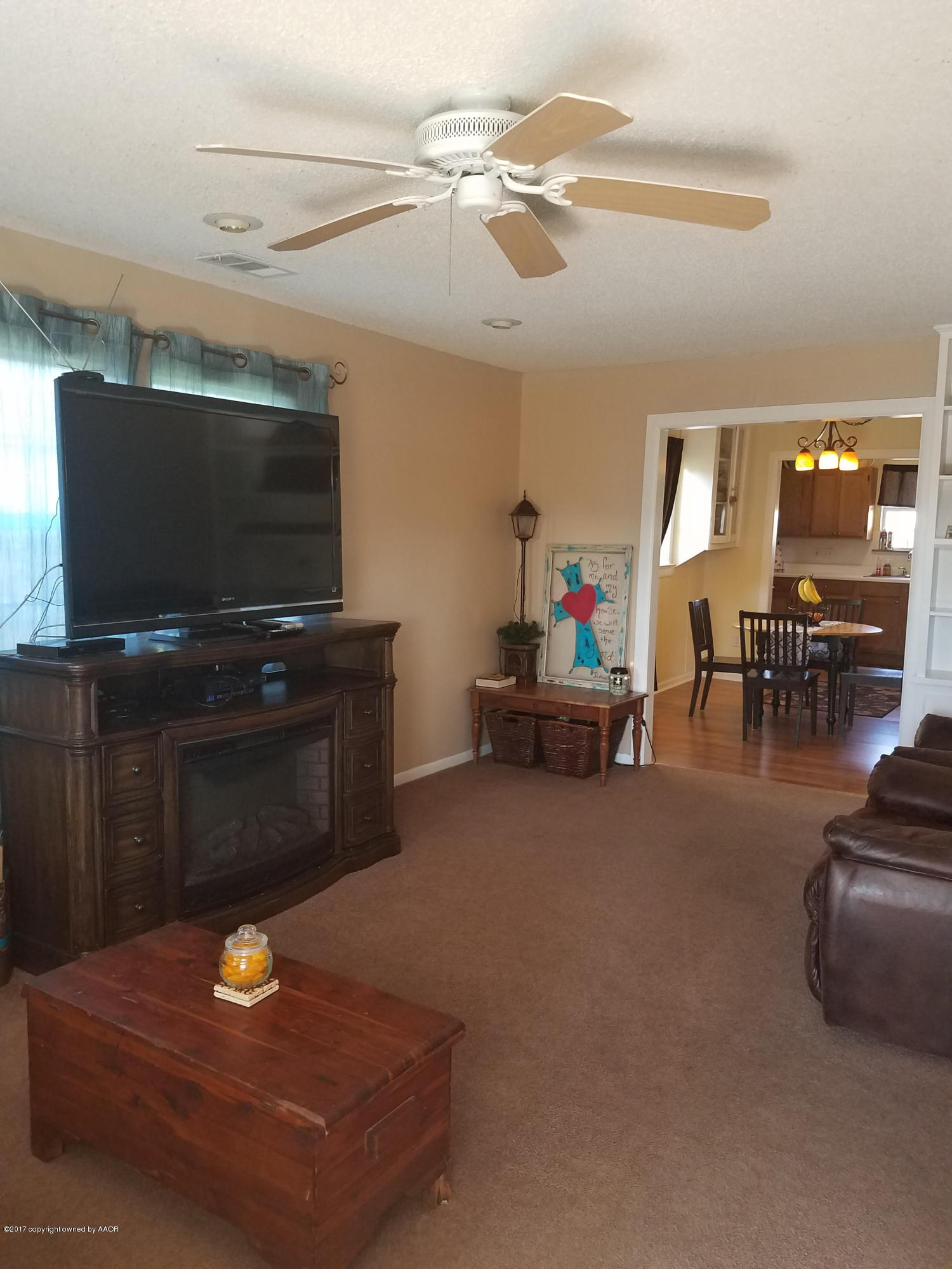 8524 River Road Amarillo, TX 79108 - Photo 21 of 35 Living Room
