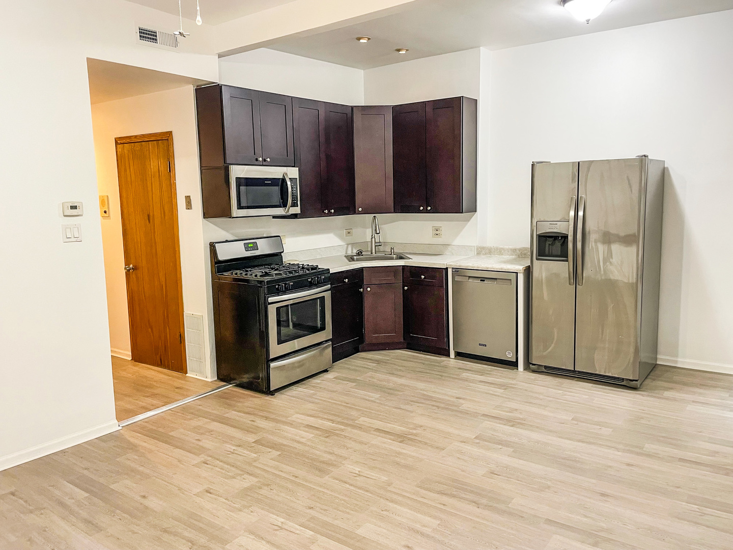 2152 West Division Street, Unit 2R Chicago, IL 60622 - Photo 3 of 9
