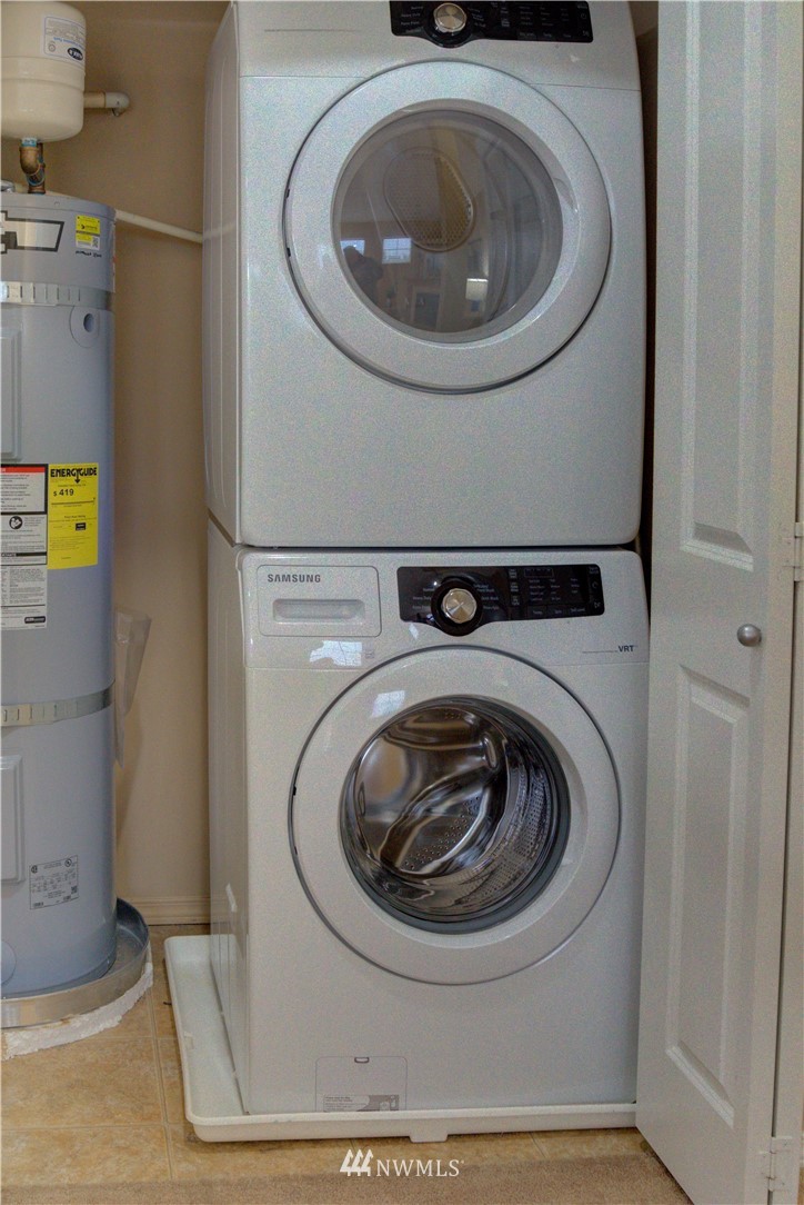 14915 38th Drive Southeast, Unit EE2029 Bothell, WA 98012 - Photo 12 of 12 a utility room with dryer and washer