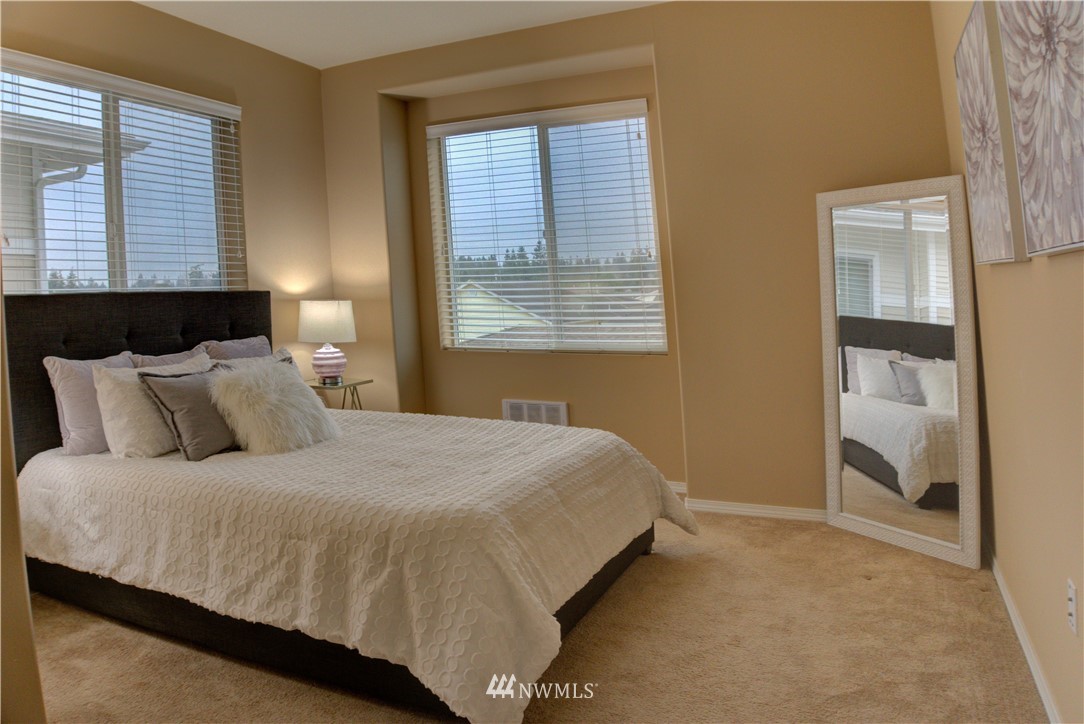 14915 38th Drive Southeast, Unit EE2029 Bothell, WA 98012 - Photo 8 of 12 a bedroom with a bed and a window