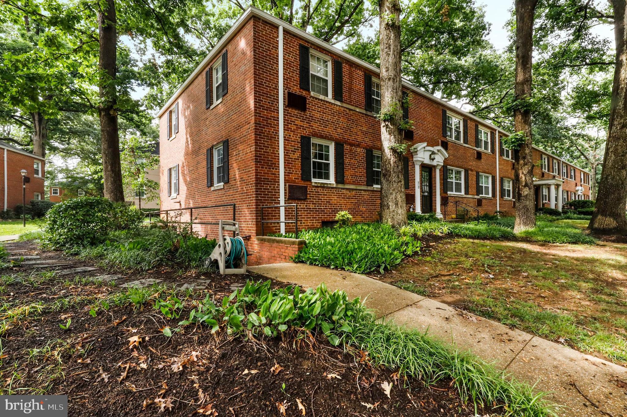 4319 2nd Road North, Unit 43191 Arlington, VA 22203 - Photo 2 of 22 Gallery Image 2