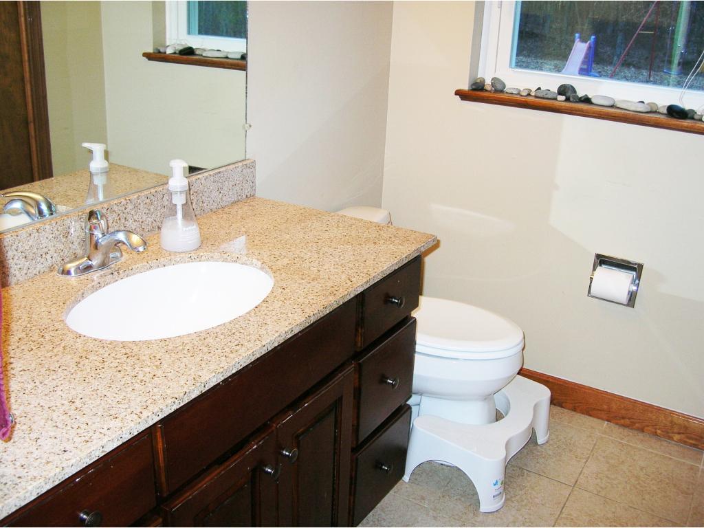 62 Lancaster Farm Road Salem, NH 03079 - Photo 16 of 29