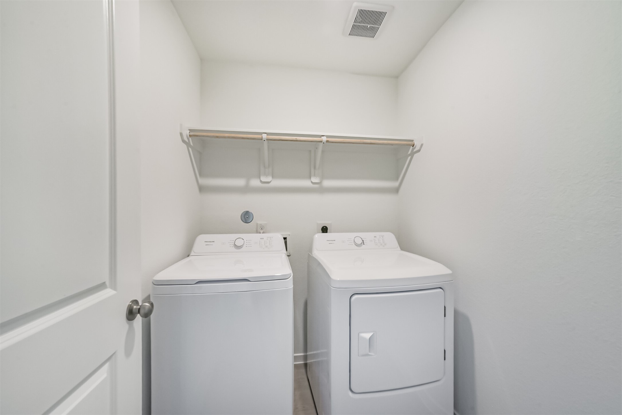 648 Burlina Road La Marque, TX 77568 - Photo 29 of 31 Washeer & dryer included