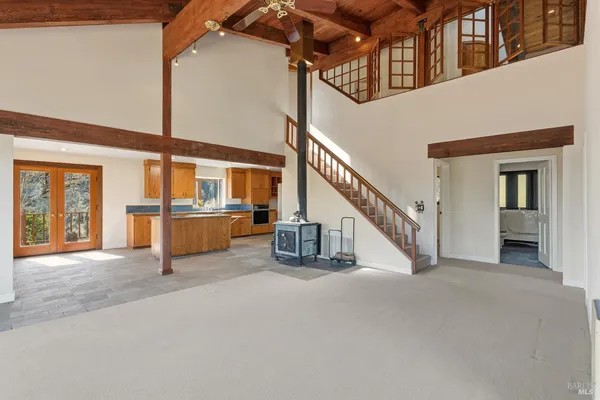 a view of an entryway with a livingroom