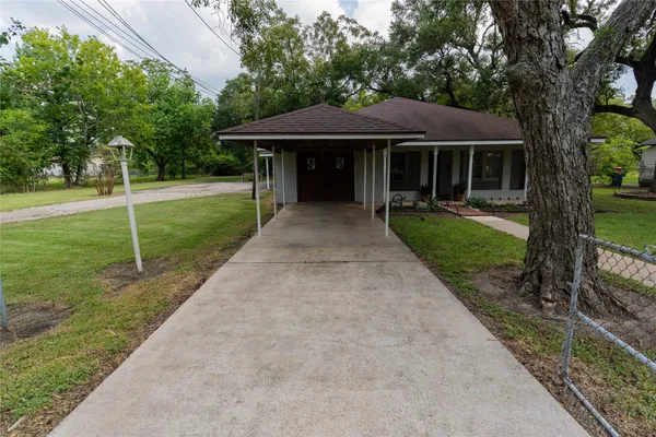 $125,000 | 417 Hardy Street, Clute, TX 77531