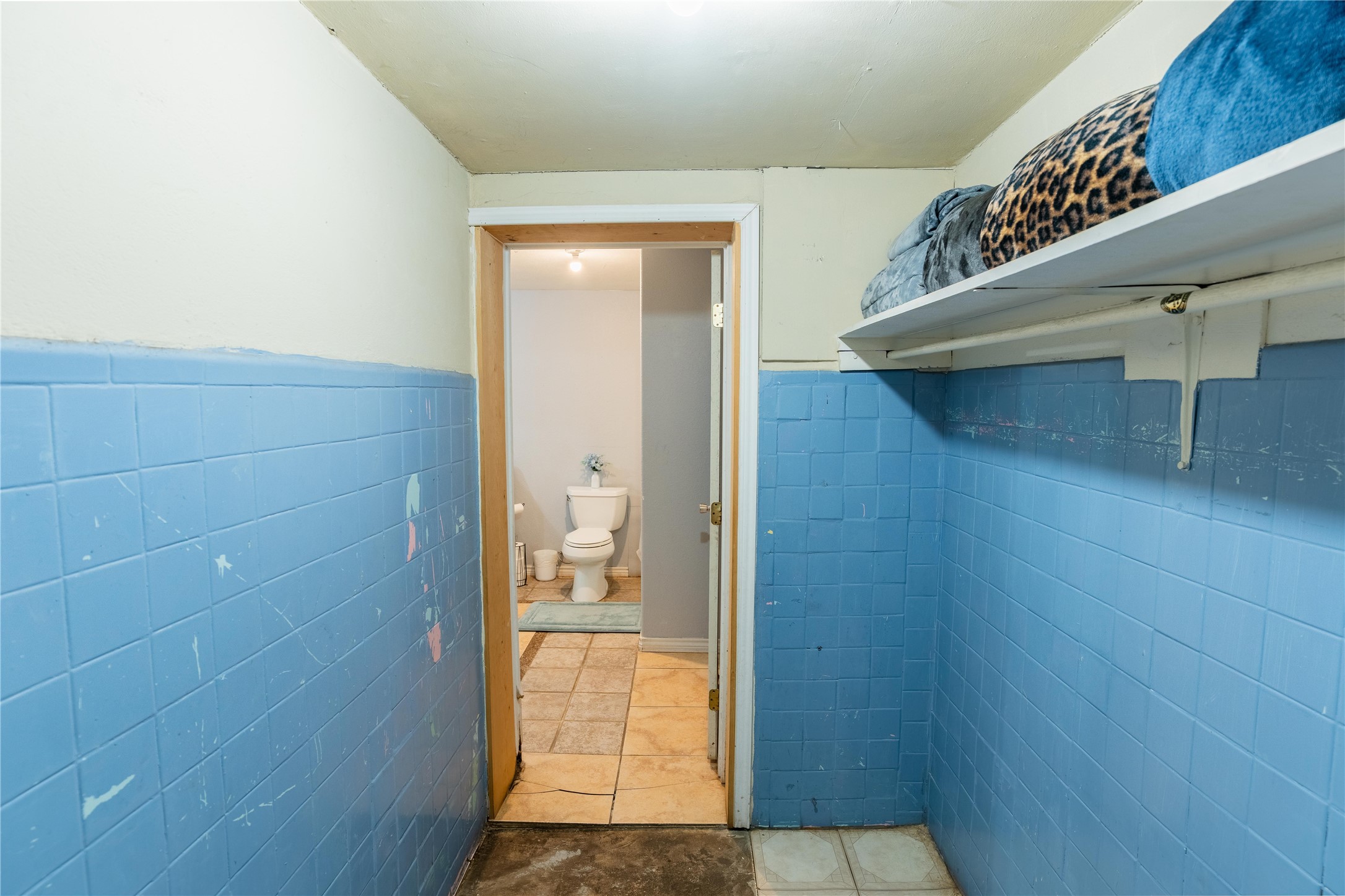 417 Hardy Street Clute, TX 77531 - Photo 11 of 28 a view of hallway with wooden floor