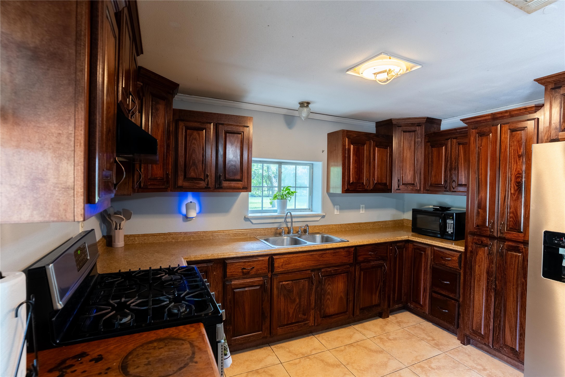 417 Hardy Street Clute, TX 77531 - Photo 3 of 28 a kitchen with stainless steel appliances granite countertop a sink stove and refrigerator