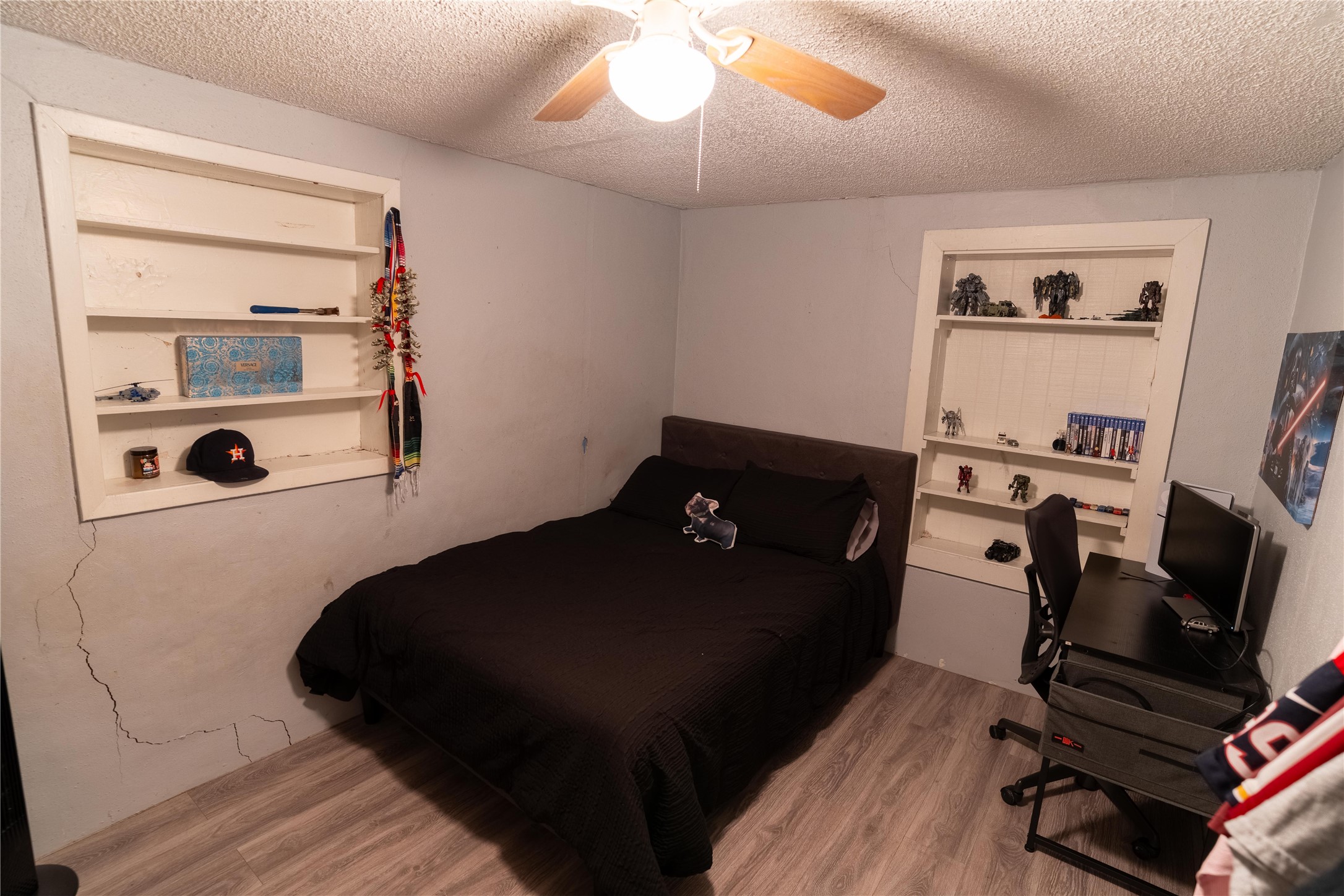 417 Hardy Street Clute, TX 77531 - Photo 6 of 28 a living room with furniture and a flat screen tv