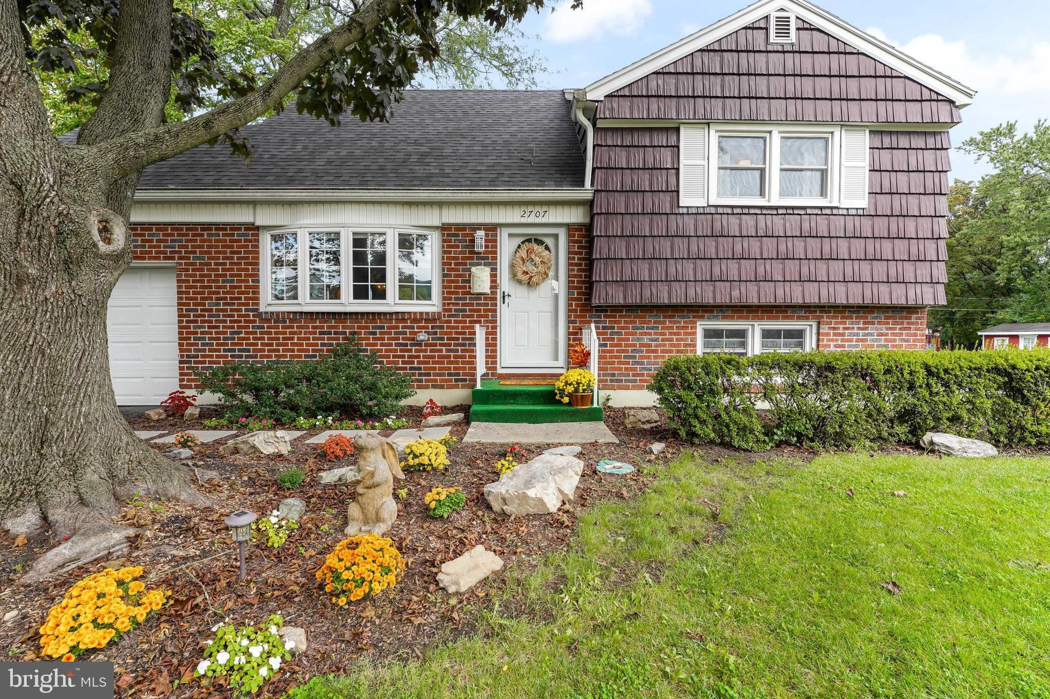 2707 Avon Avenue Reading, PA 19608 - Photo 1 of 35 All dressed up for Autumn!
