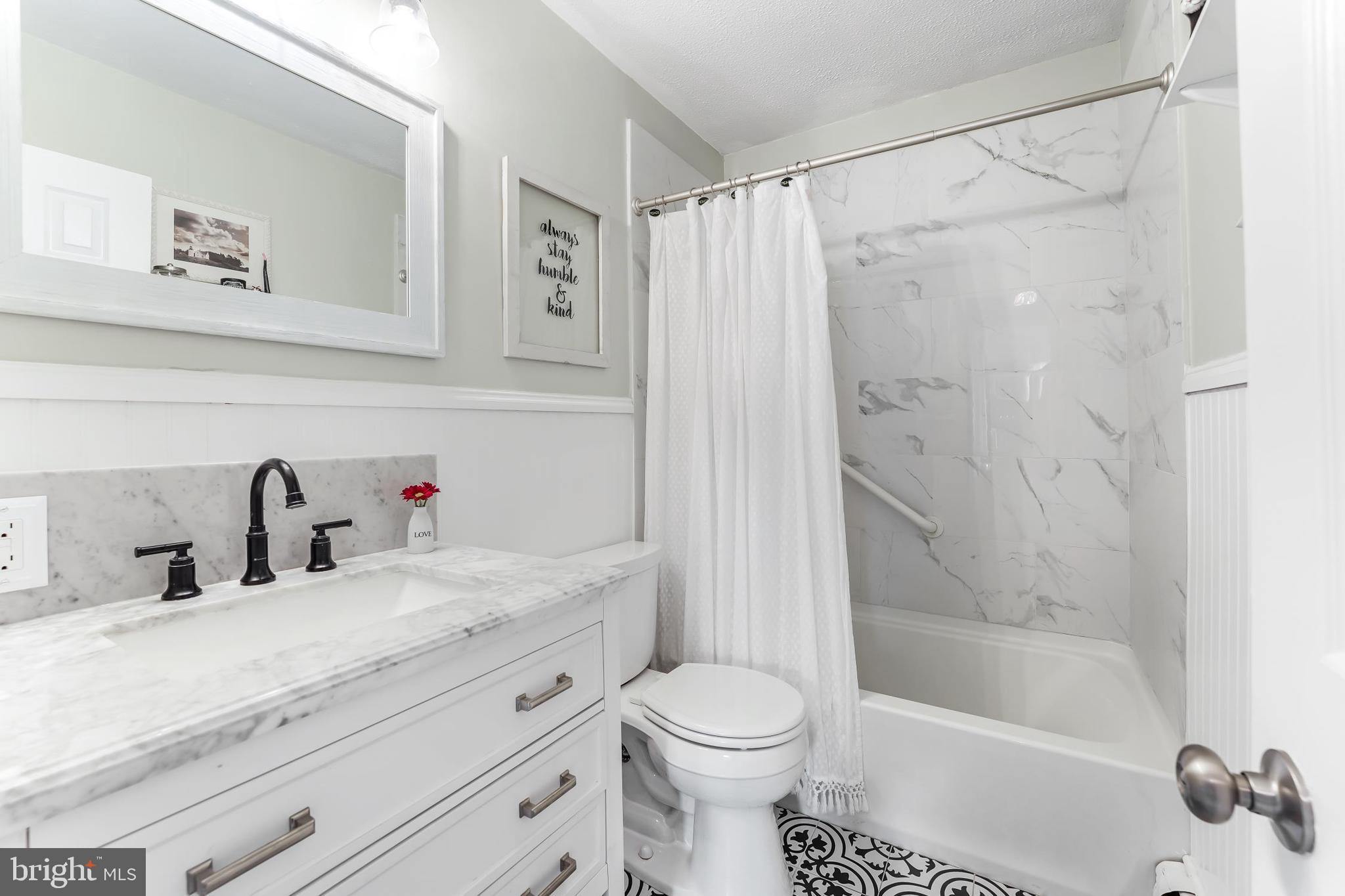 2707 Avon Avenue Reading, PA 19608 - Photo 20 of 35 Renovated full bath