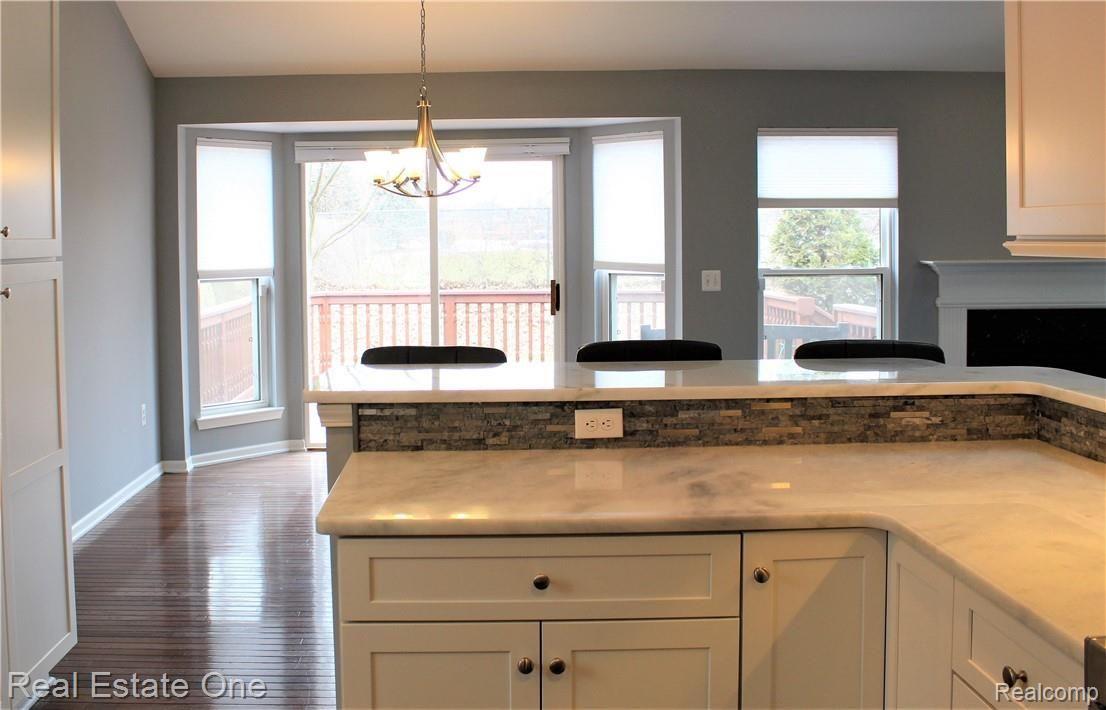 1164 Churchill Circle Rochester, MI 48307 - Photo 7 of 22 8.JPG Kitchen view to eating area