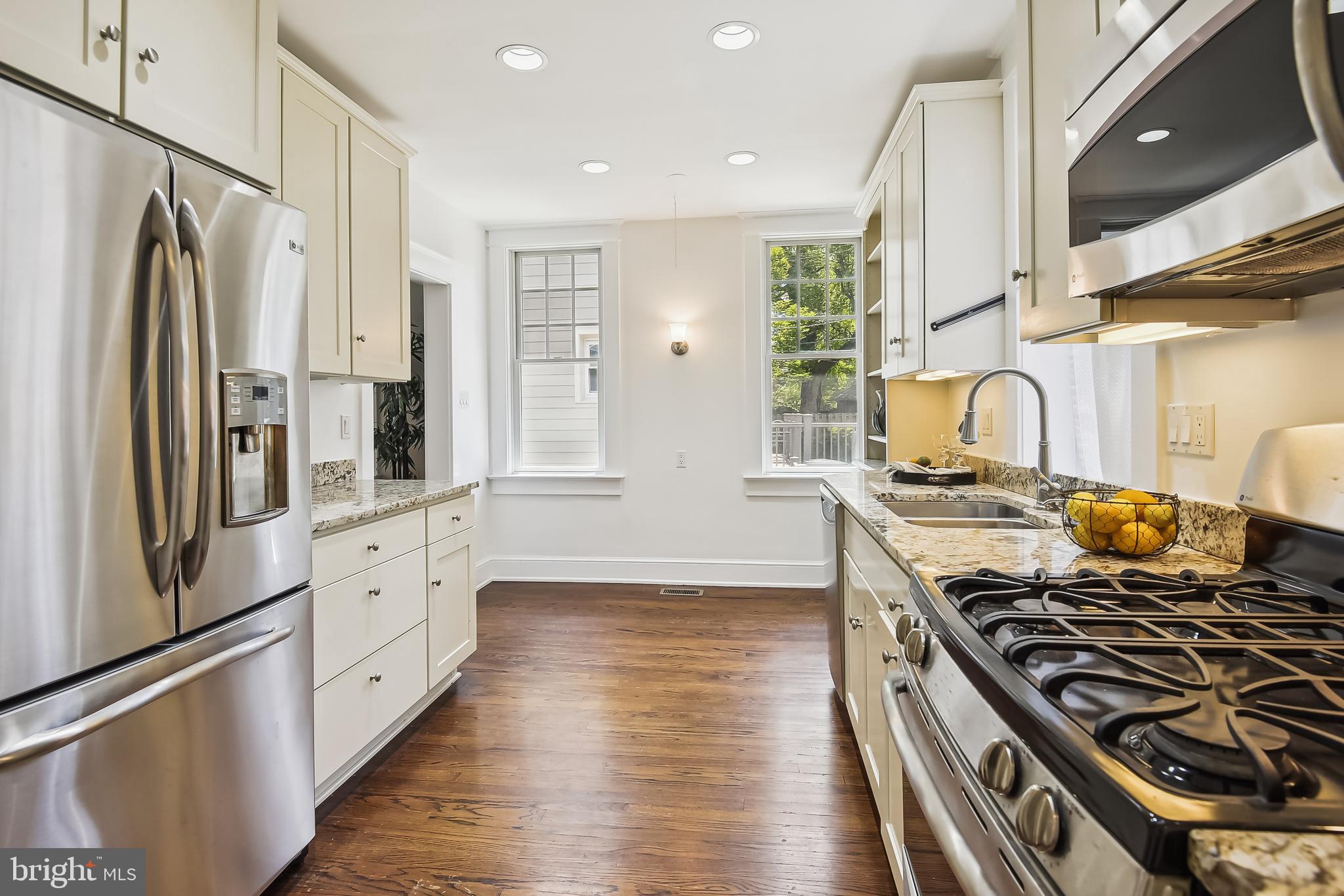 204 Russell Road Alexandria, VA 22301 - Photo 12 of 56 Kitchen