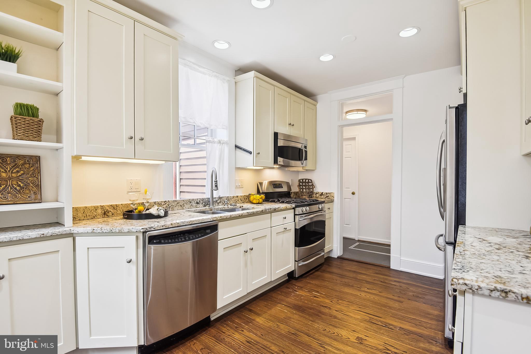204 Russell Road Alexandria, VA 22301 - Photo 13 of 56 Kitchen