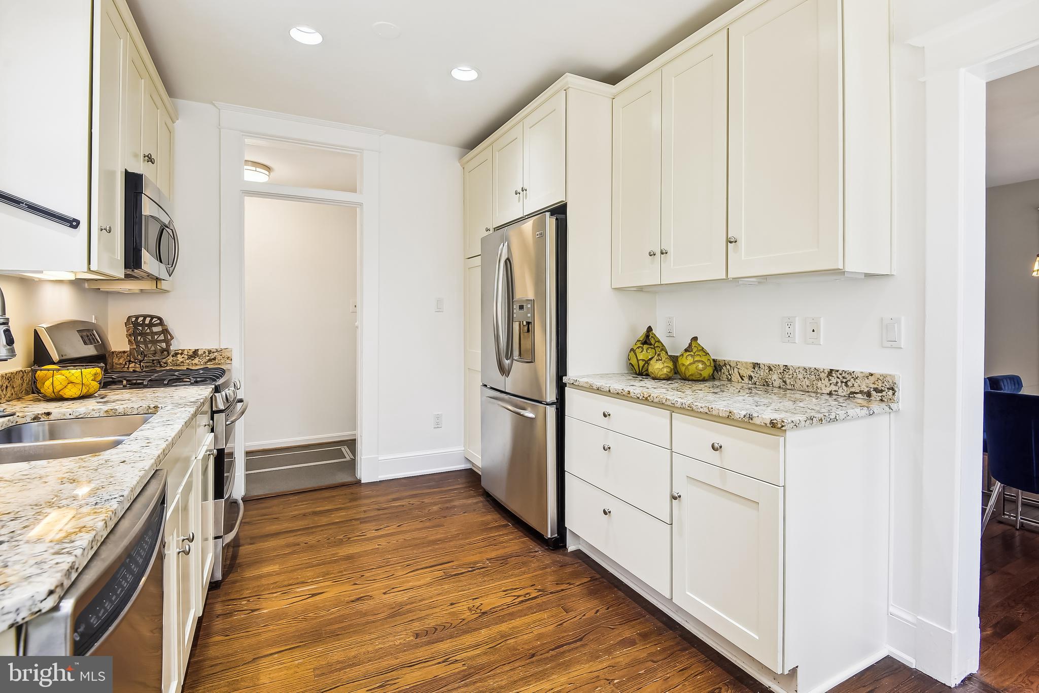 204 Russell Road Alexandria, VA 22301 - Photo 14 of 56 Kitchen