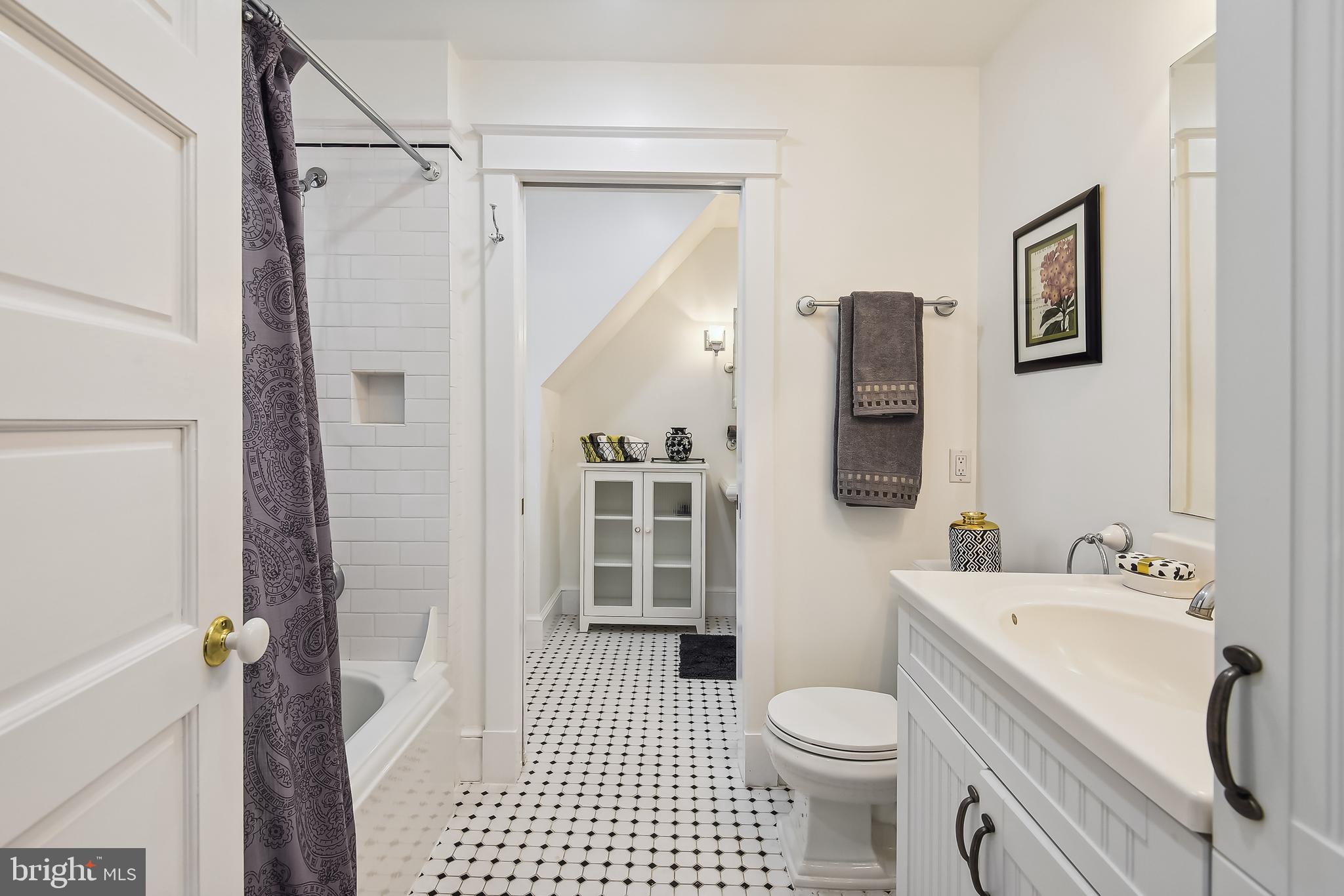 204 Russell Road Alexandria, VA 22301 - Photo 28 of 56 Bath on Upper Level