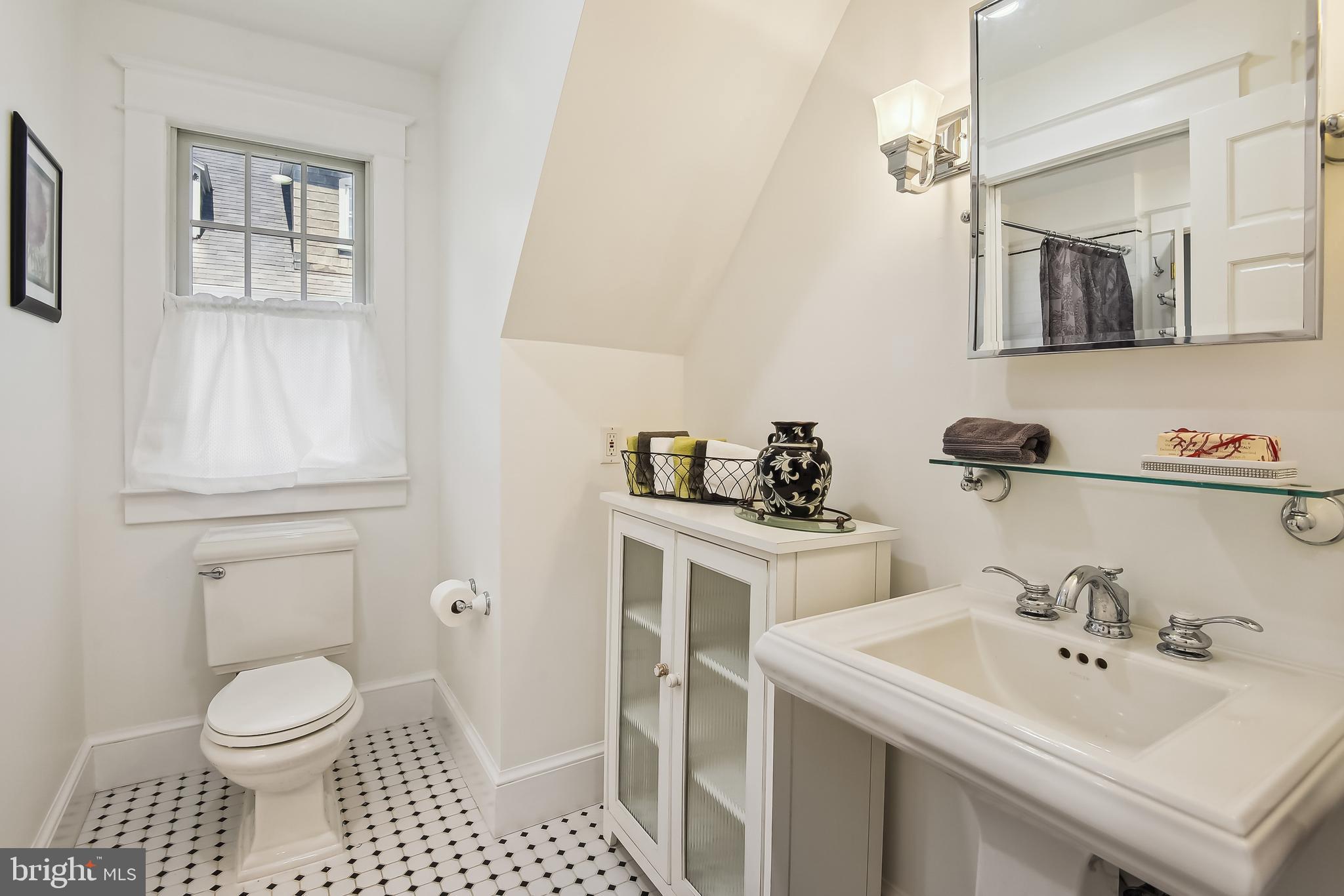 204 Russell Road Alexandria, VA 22301 - Photo 29 of 56 Bath on Upper Level