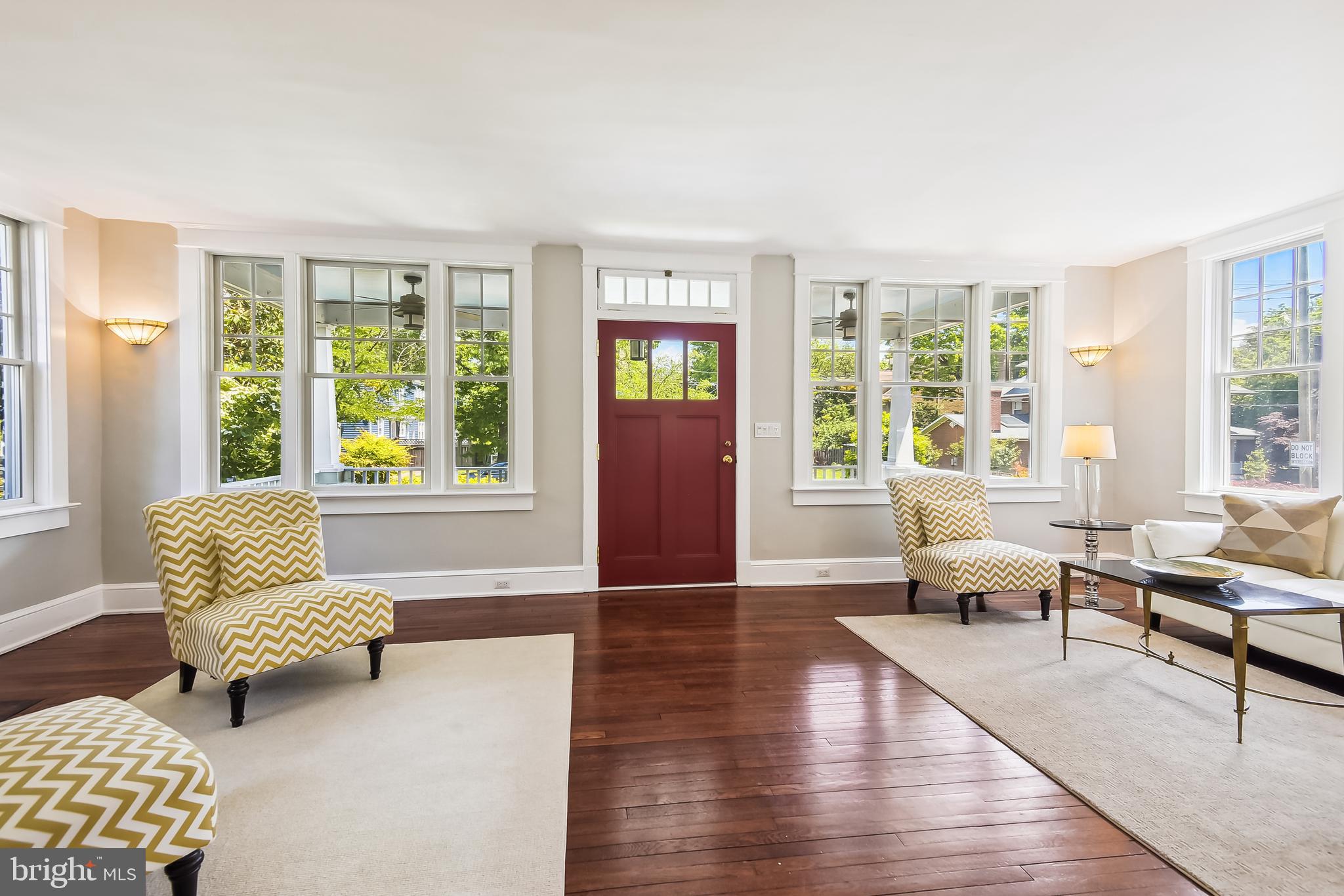 204 Russell Road Alexandria, VA 22301 - Photo 3 of 56 Entrance/Living Room
