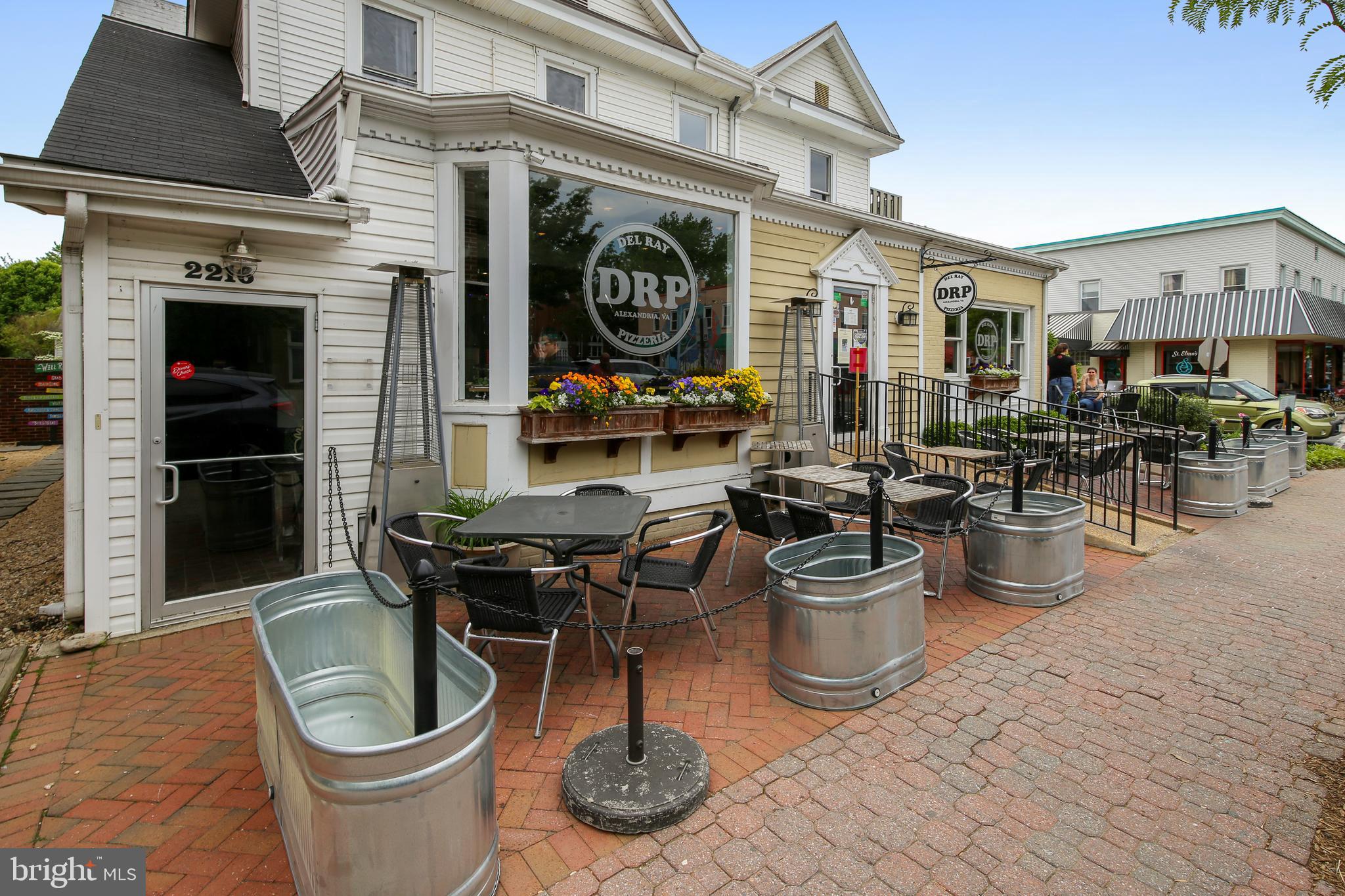 204 Russell Road Alexandria, VA 22301 - Photo 49 of 56 Del Ray Pizza