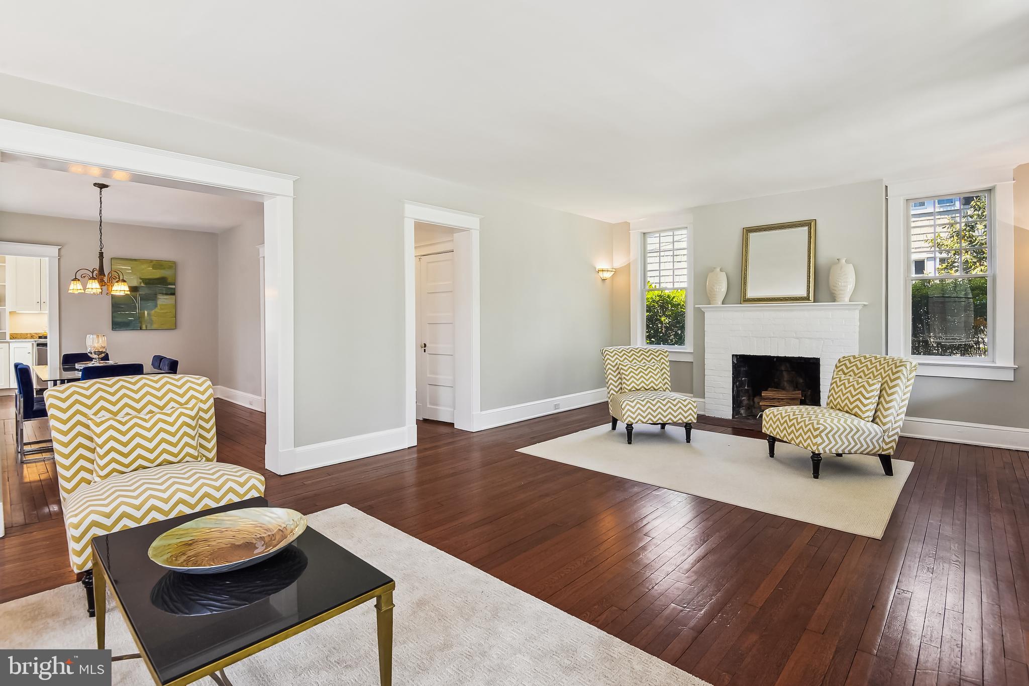 204 Russell Road Alexandria, VA 22301 - Photo 6 of 56 Living Room