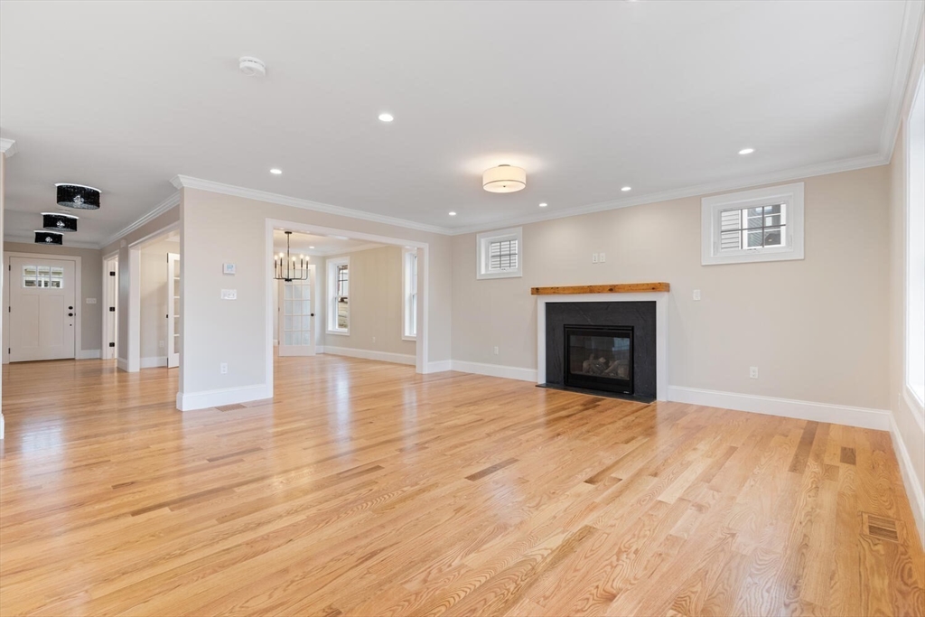 84 Hillcrest Road Waltham, MA 02451 - Photo 6 of 38