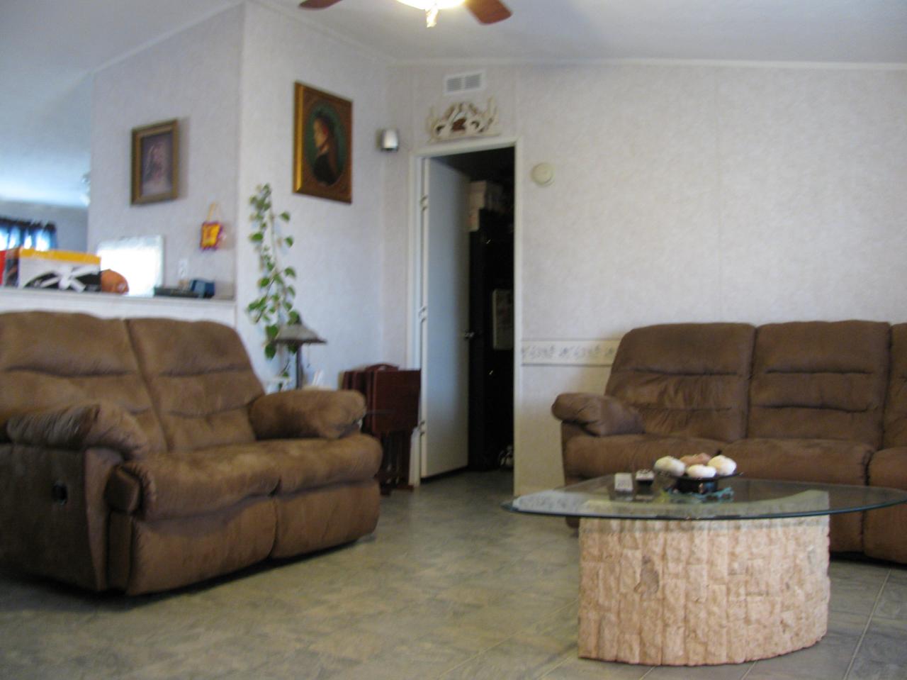 624 West Miami Road Globe, AZ 85501 - Photo 4 of 7 Living Room
