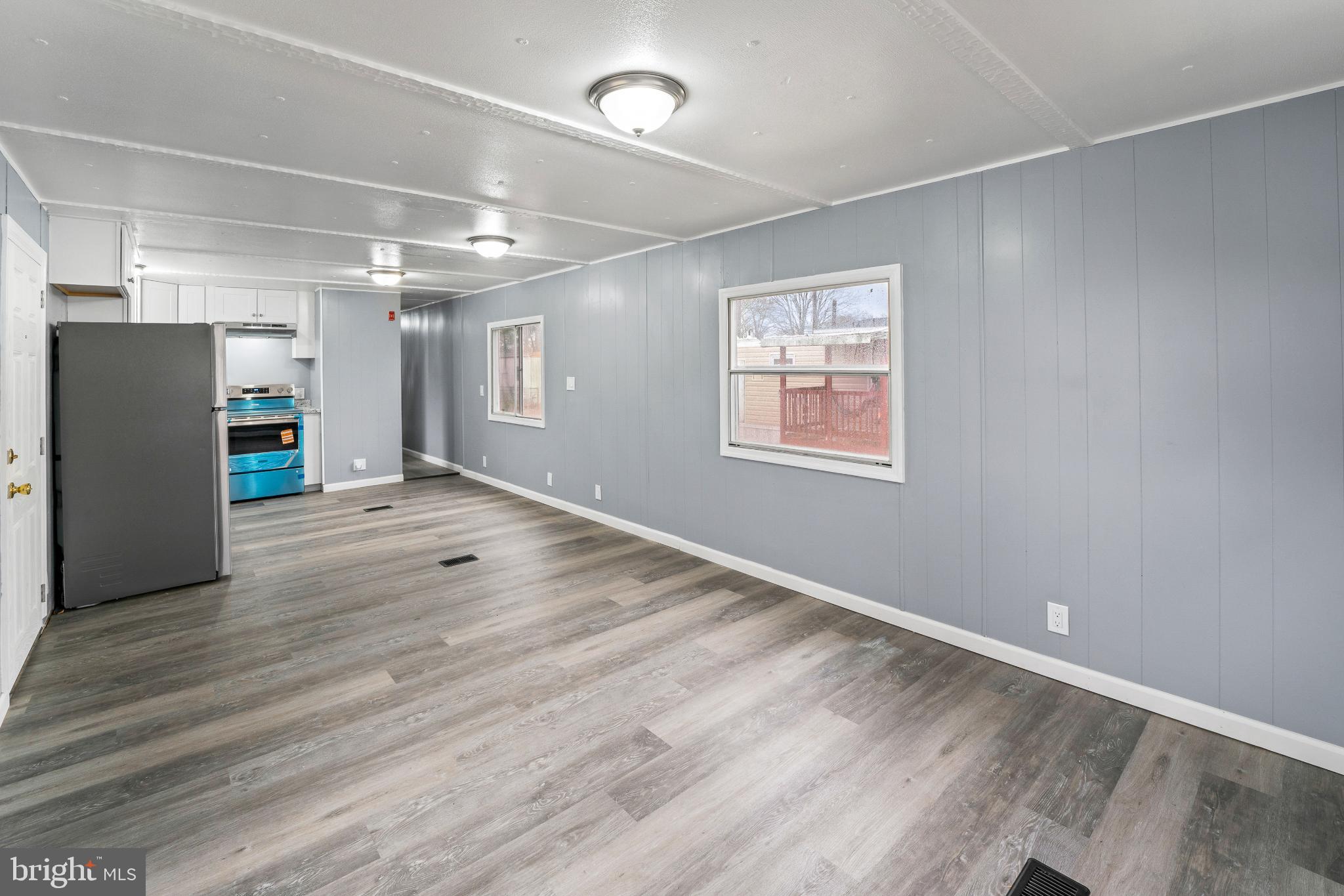 868 East Commerce Street Bridgeton, NJ 08302 - Photo 5 of 6 a view of an empty room with a window