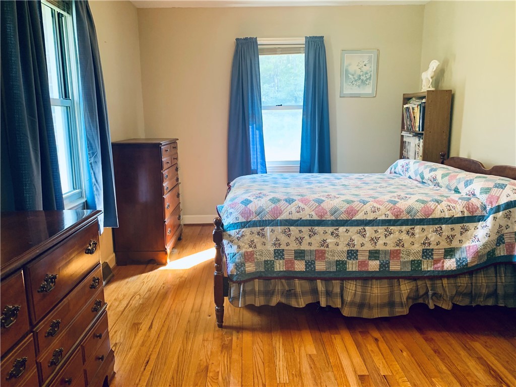 999 Old Calhoun Falls Road Abbeville, SC 29620 - Photo 17 of 33 MASTER BEDROOM