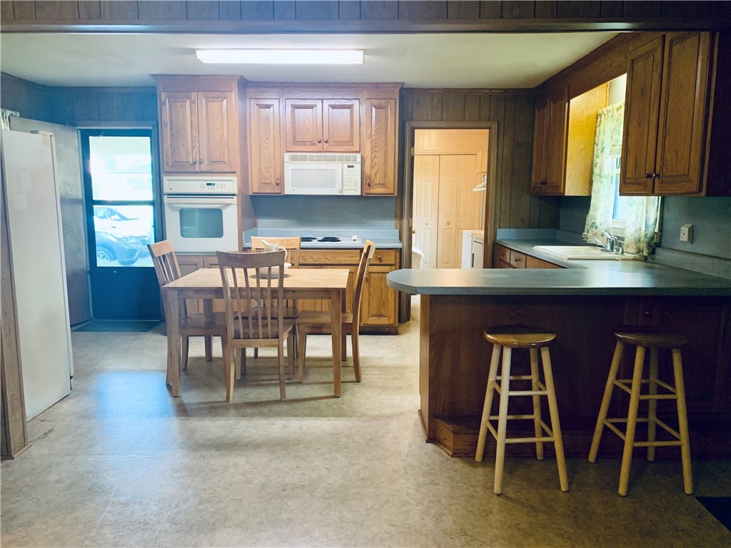 999 Old Calhoun Falls Road Abbeville, SC 29620 - Photo 7 of 33 DEN/KITCHEN