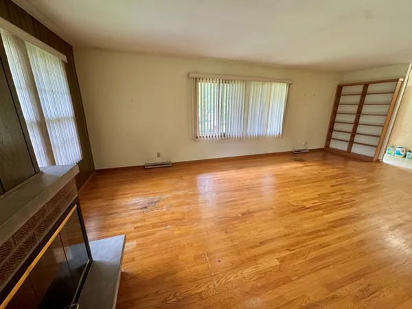 $215,000 | 303 Gayle Avenue, DeKalb, IL 60115