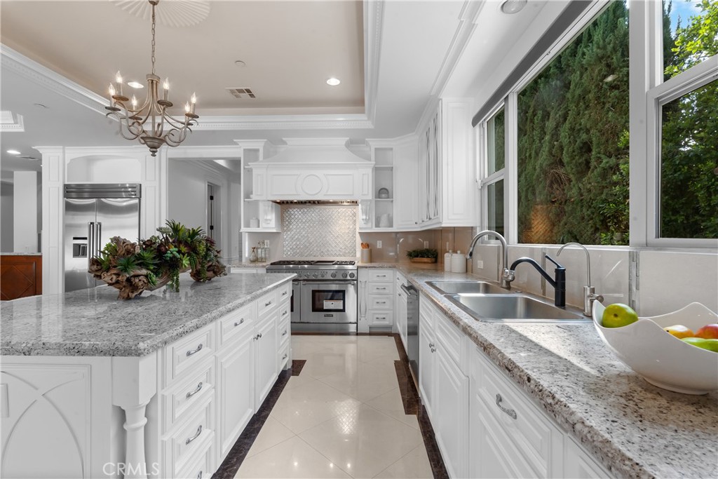 3255 Lombardy Road Pasadena, CA 91107 - Photo 8 of 69 main kitchen