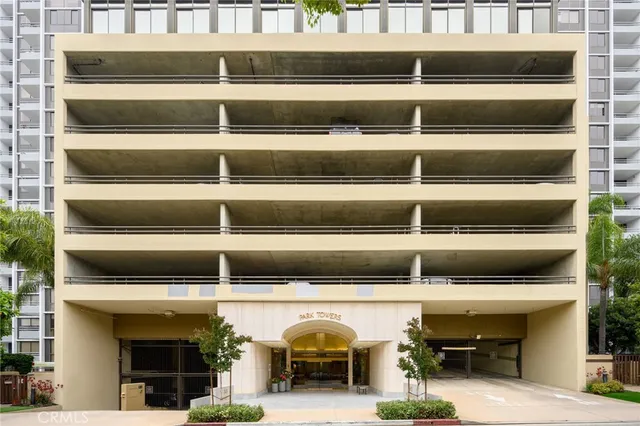 $4,400 | 345 Pioneer Drive, Unit 303, Glendale, CA 91203