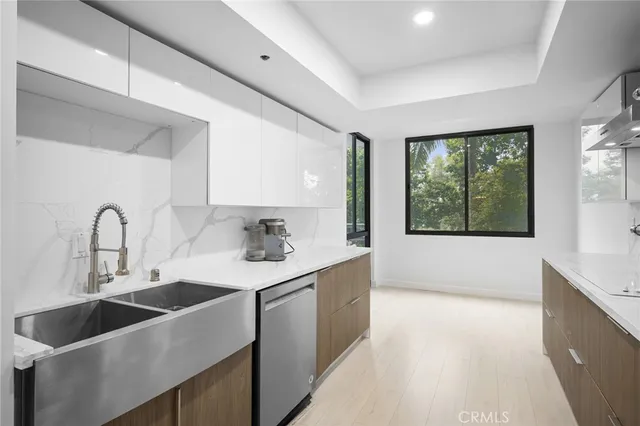 $4,400 | 345 Pioneer Drive, Unit 303, Glendale, CA 91203