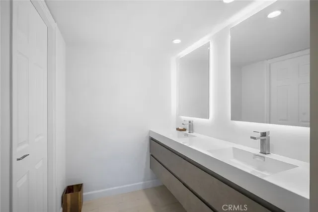 $4,400 | 345 Pioneer Drive, Unit 303, Glendale, CA 91203