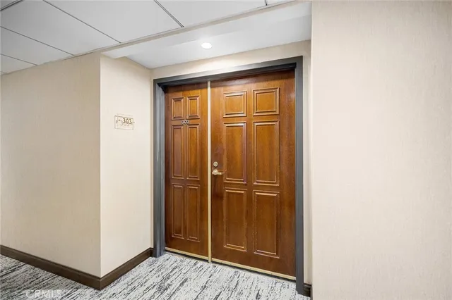 $4,400 | 345 Pioneer Drive, Unit 303, Glendale, CA 91203