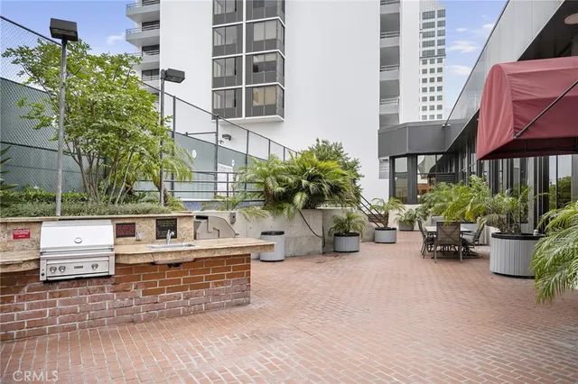 $4,400 | 345 Pioneer Drive, Unit 303, Glendale, CA 91203