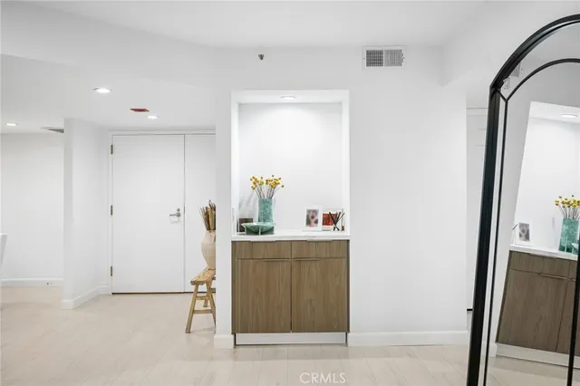 $4,400 | 345 Pioneer Drive, Unit 303, Glendale, CA 91203