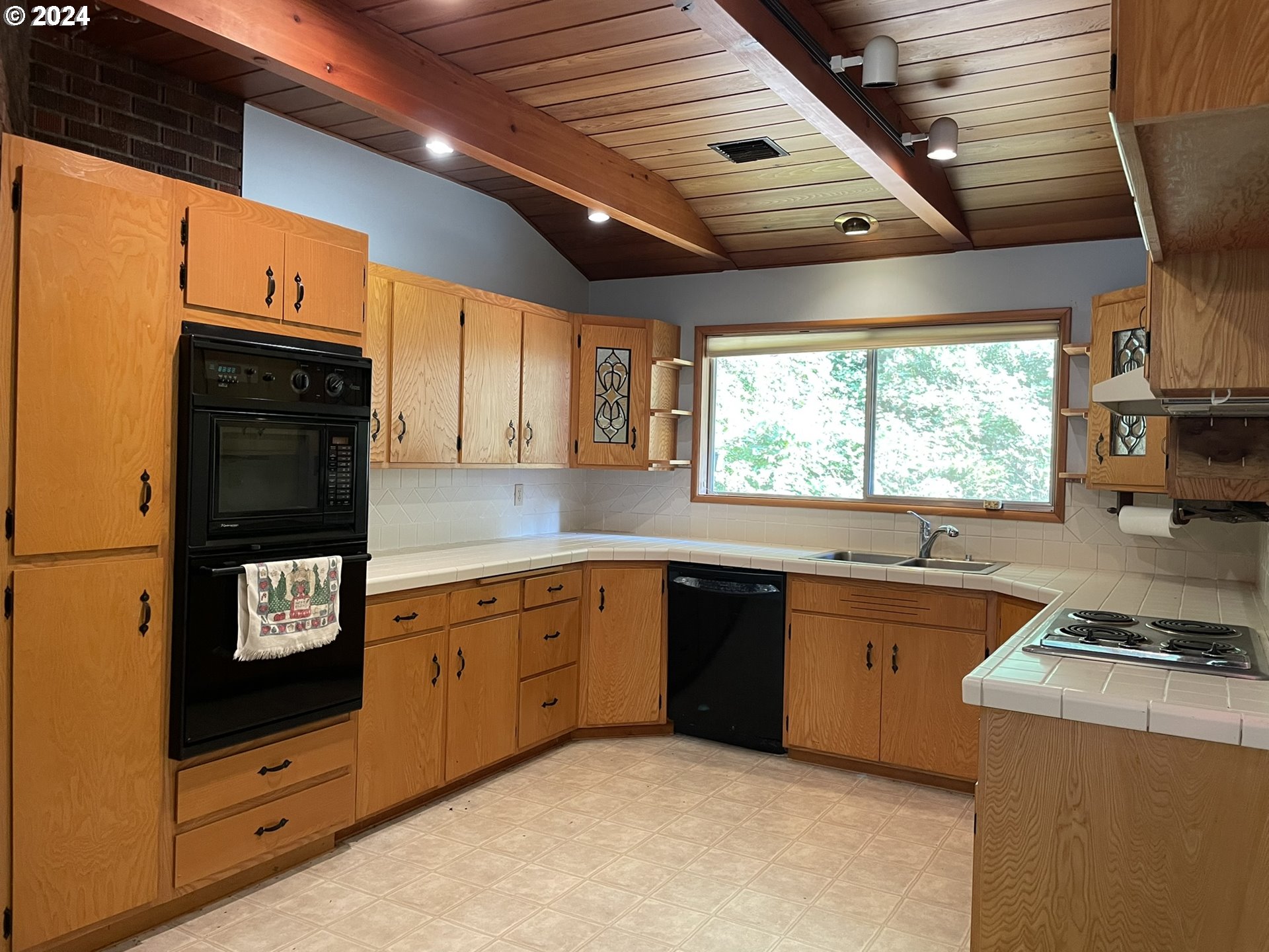 87535 Tiernan Road Mapleton, OR 97453 - Photo 5 of 25 Kitchen
