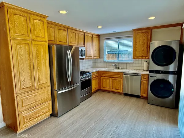 $4,150 | 24378 Hartland Street, West Hills, CA 91307