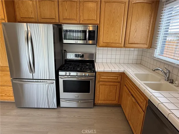 $4,150 | 24378 Hartland Street, West Hills, CA 91307