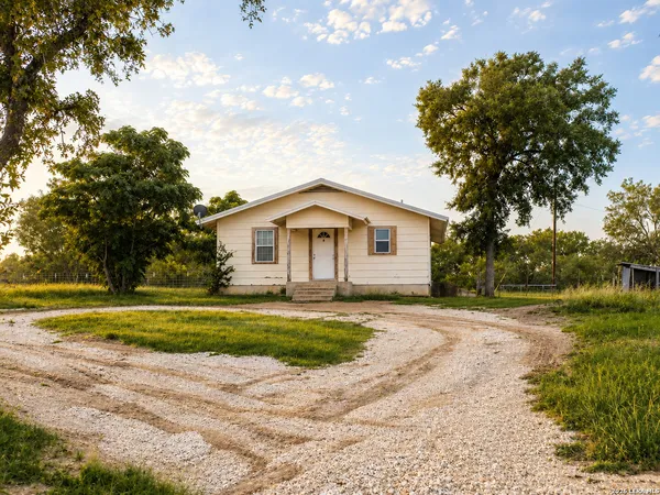 $300,000 | 512 Southwind Loop, Seguin, TX 78155