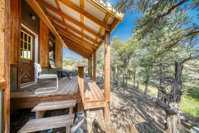 a view of building with yard