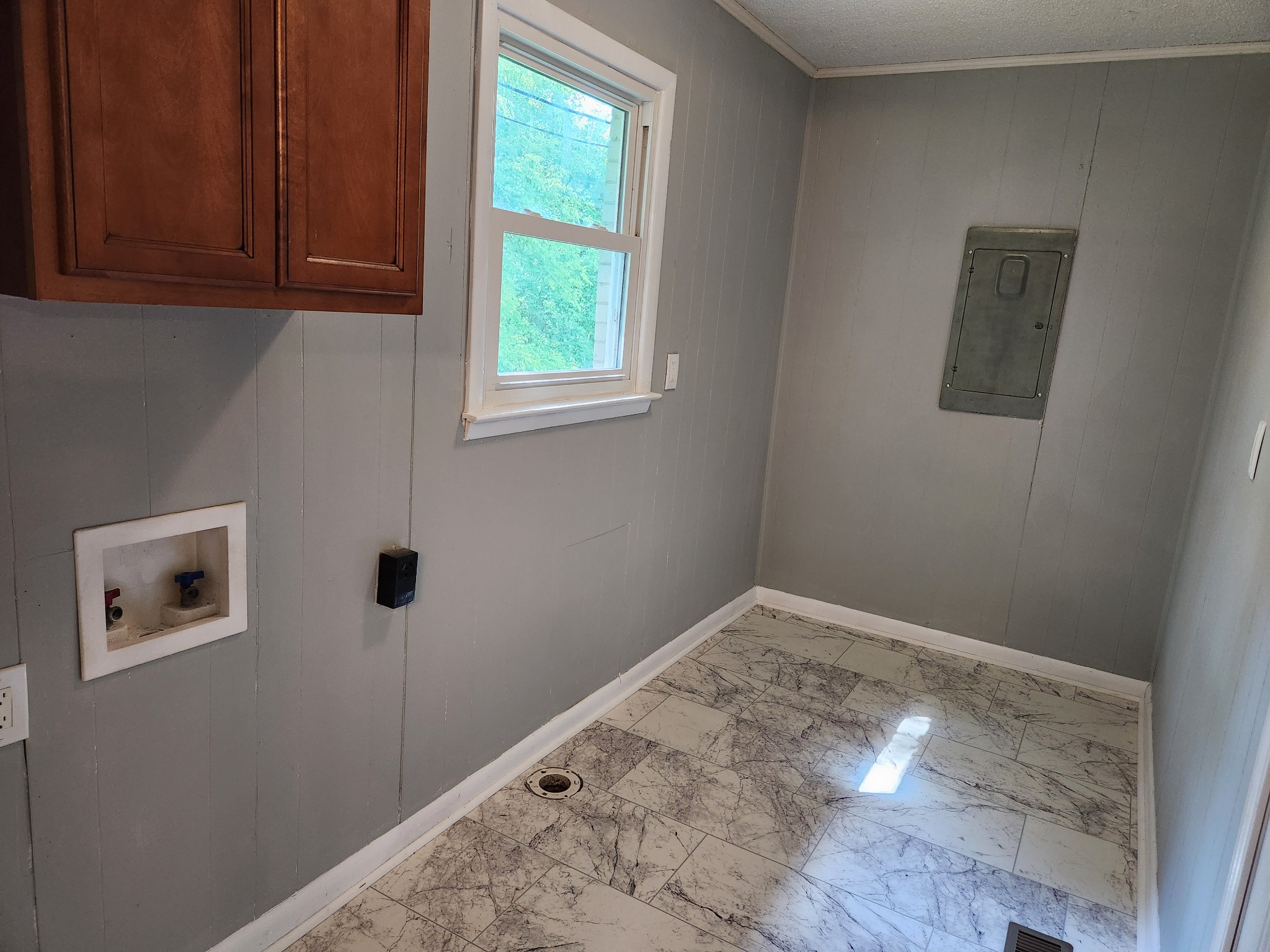 3262 Prospect Road Pulaski, TN 38478 - Photo 14 of 23 a view of small space with wooden floor and windows