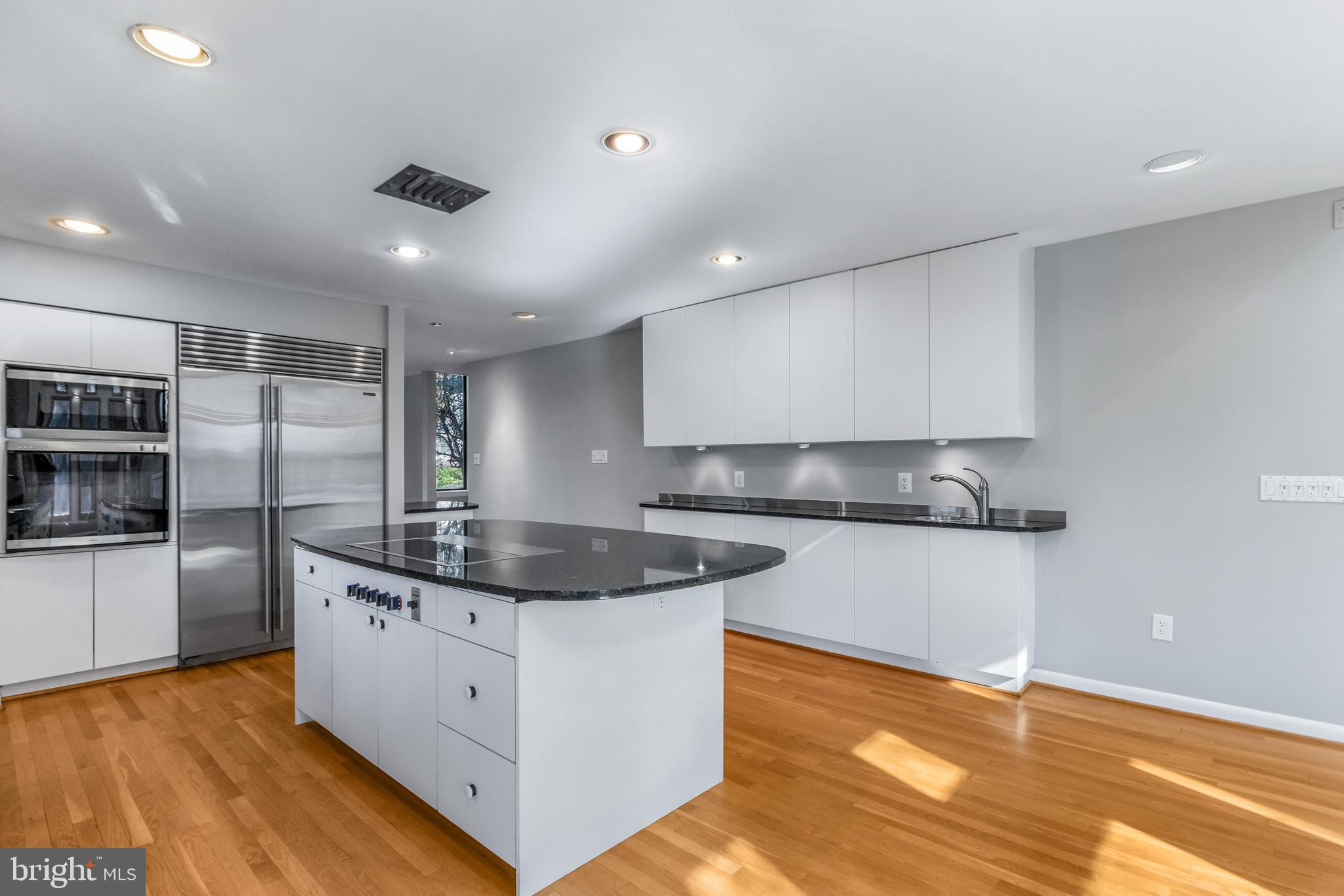 5211 MacArthur Terrace Northwest Washington, DC 20016 - Photo 9 of 53