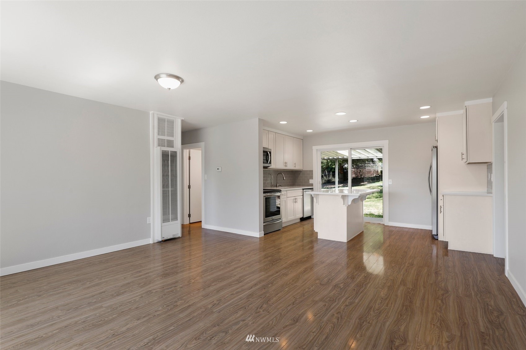 2028 Northeast 7th Street Renton, WA 98056 - Photo 4 of 21 Gallery Image 4