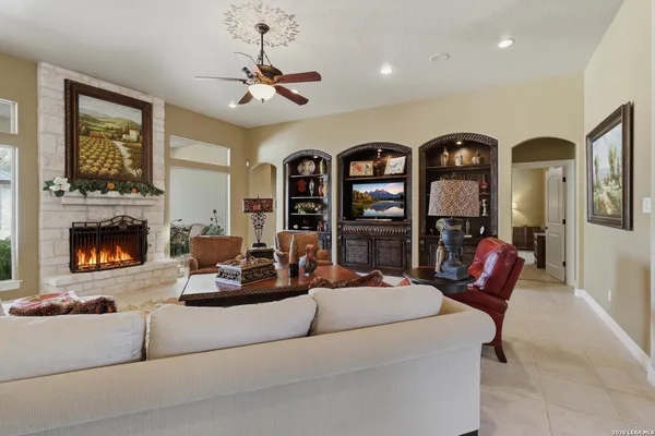 $880,000 | 8123 Wild Wind, Garden Ridge, TX 78266