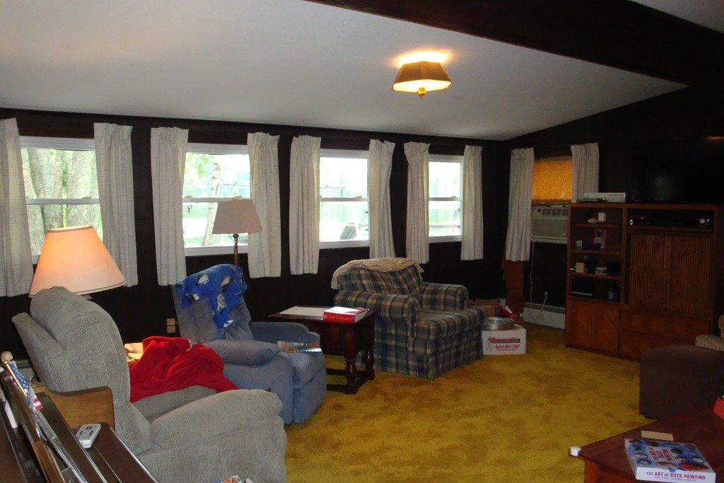 379 Townsend Harbor Road Lunenburg, MA 01462 - Photo 14 of 21 a living room with furniture and a lamp