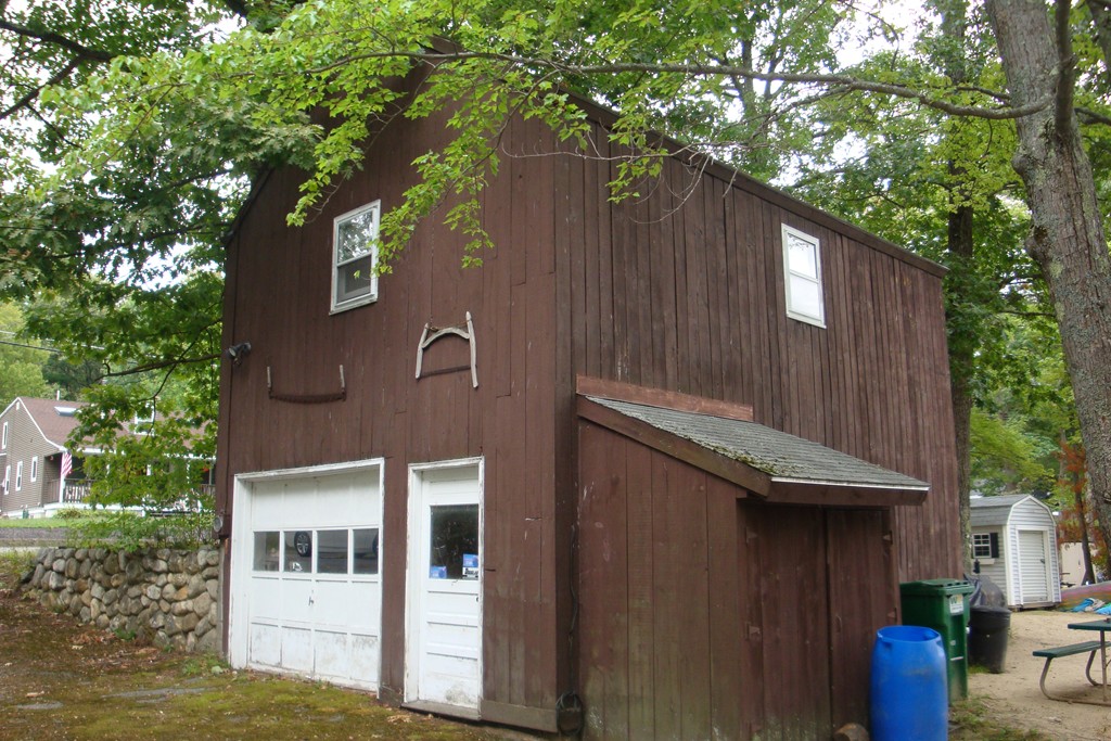 379 Townsend Harbor Road Lunenburg, MA 01462 - Photo 8 of 21 a house view with a outdoor space