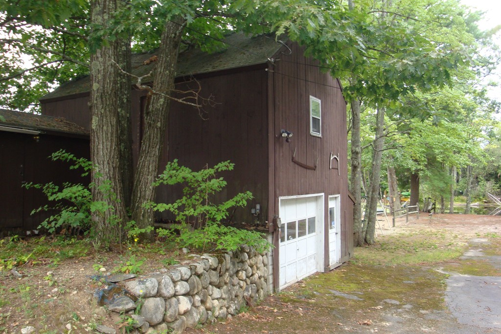 379 Townsend Harbor Road Lunenburg, MA 01462 - Photo 9 of 21 a backyard of a house with lots of green space